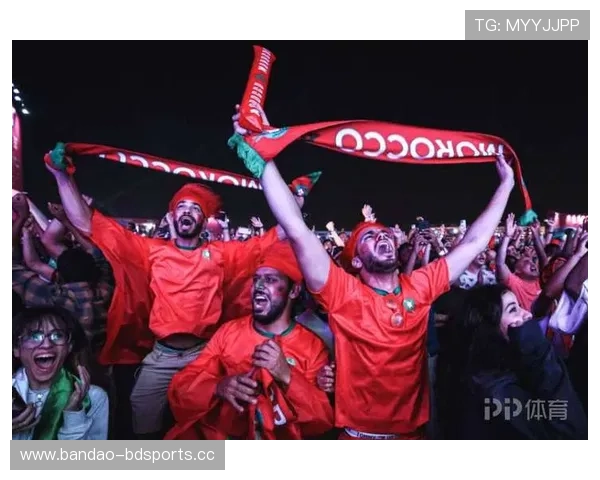 球迷欢庆胜利冲突不断 我们应得这场来之不易的荣耀